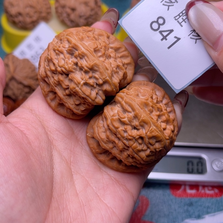 文玩核桃把件闷白44.841