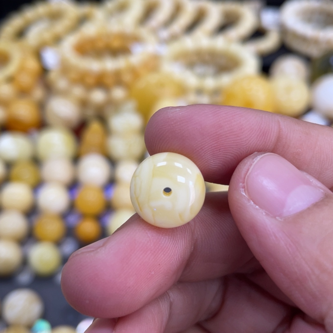 裸石蜜蜡未镶嵌12.9*7.5mm瑕疵