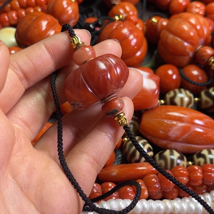 颈饰琉璃?****琉璃………..