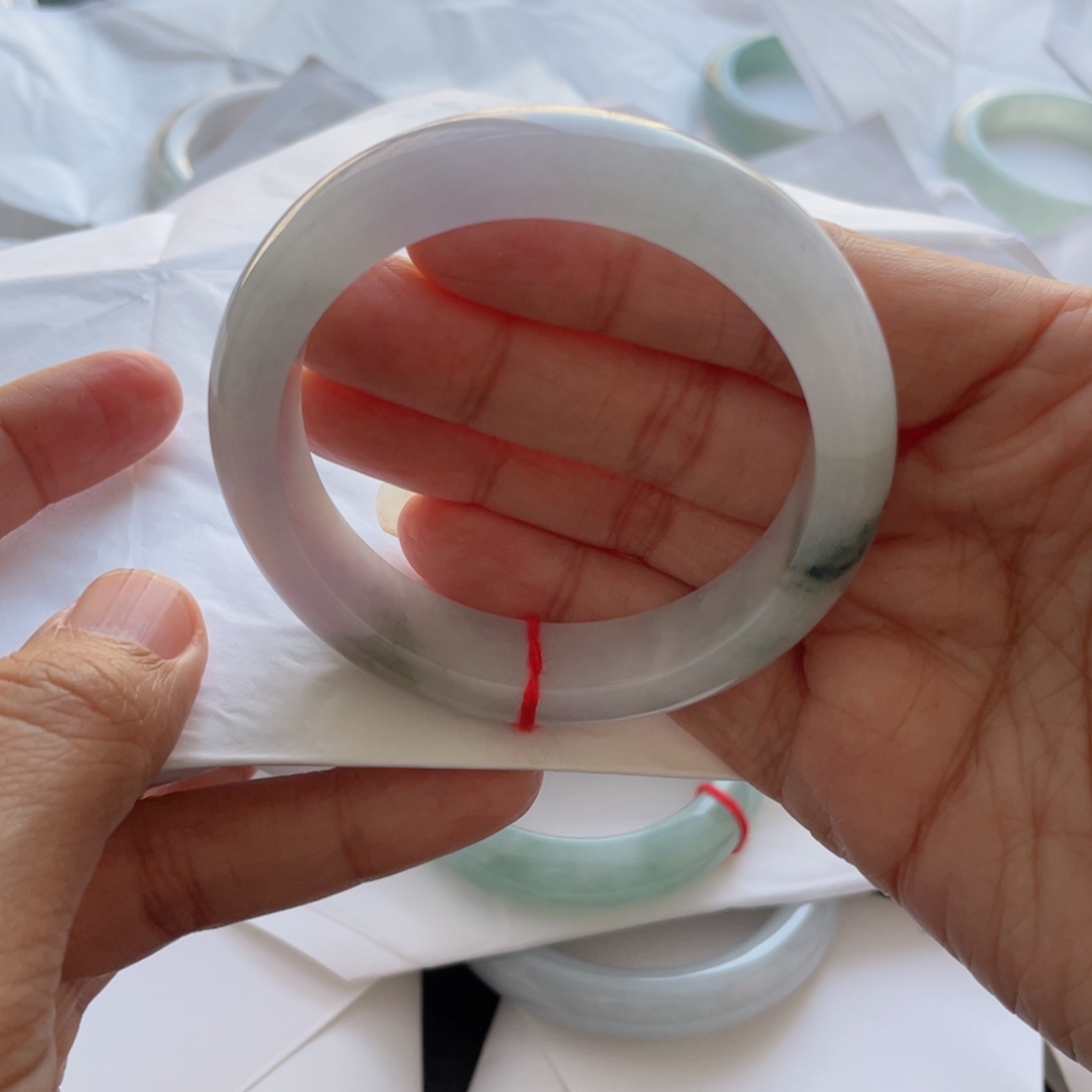 翡翠手镯未镶嵌翡翠手镯