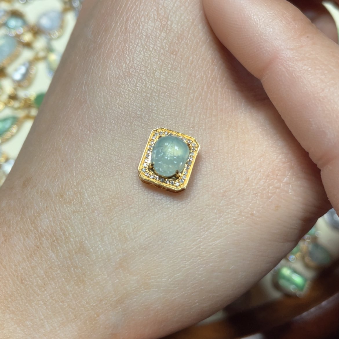 【闪购商品】翡翠吊坠(不含链)18K金镶嵌