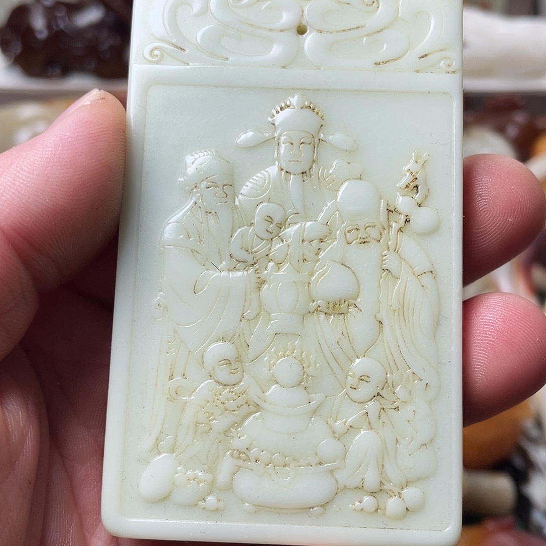 夏***天和田玉未镶嵌颈饰