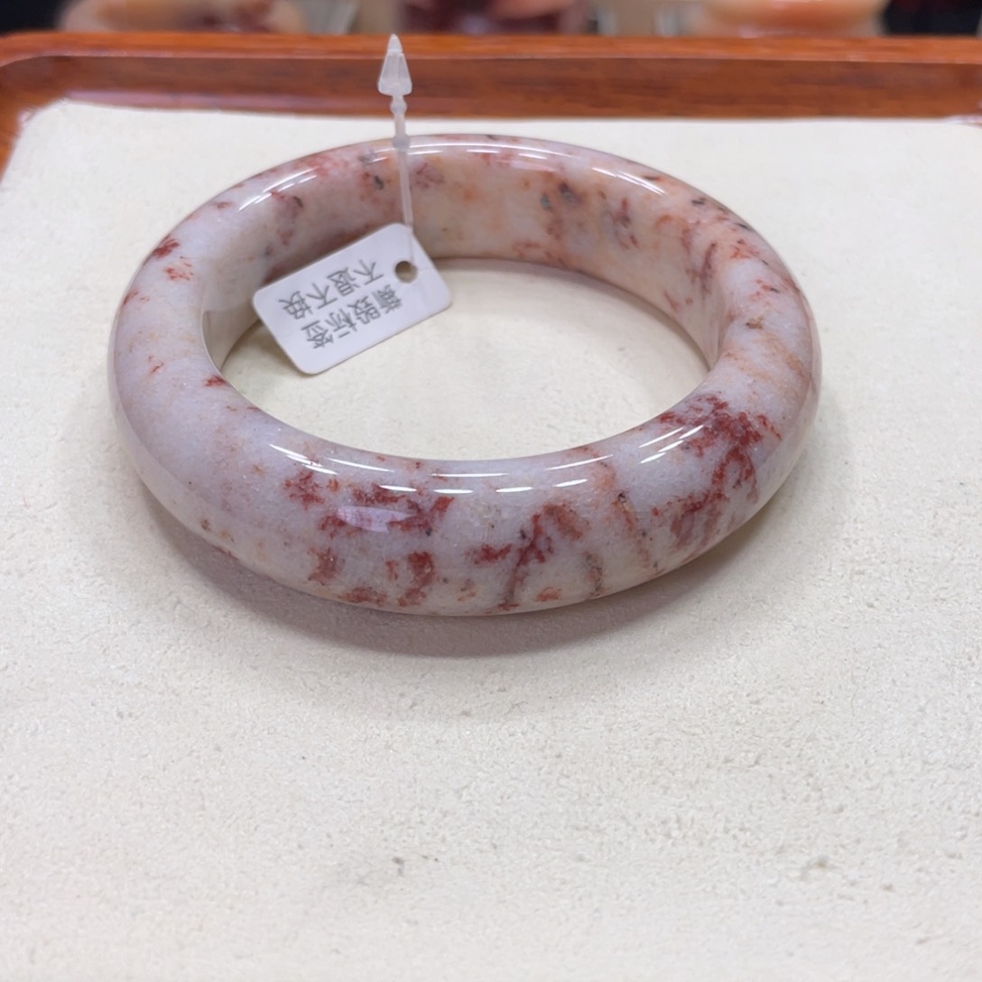 未镶嵌手镯石英岩玉