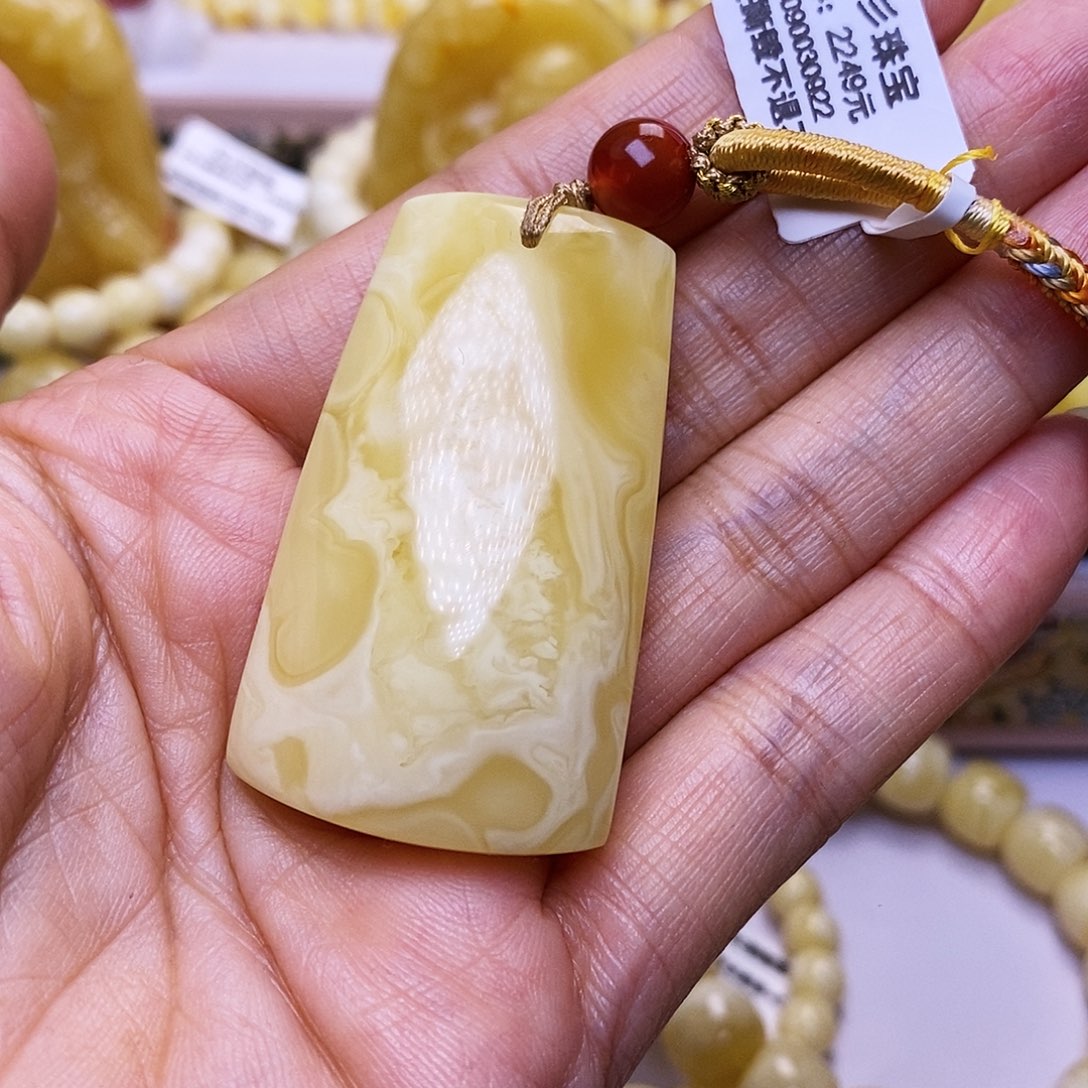 刘***固蜜蜡未镶嵌颈饰平安牌吊坠