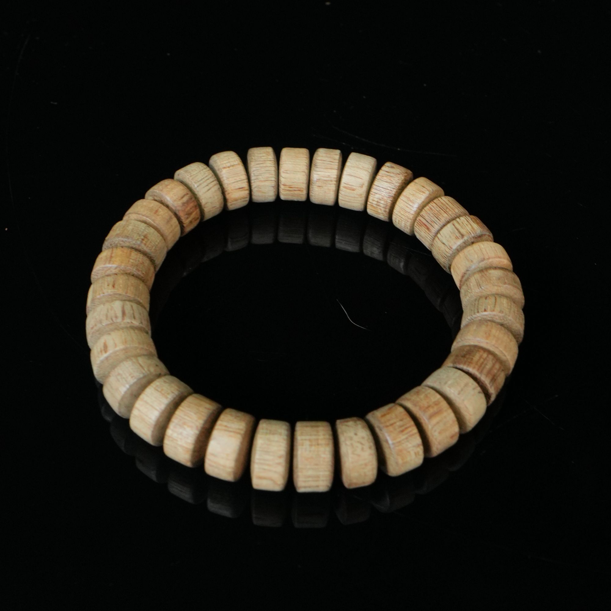 5834 泰国登流眉沉香老料平安扣手串 1.1x0.6cm 7.06g