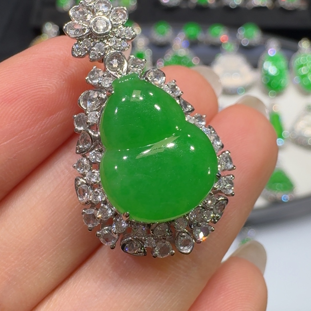 翡翠18K金镶嵌颈饰收到货48小时鉴赏期