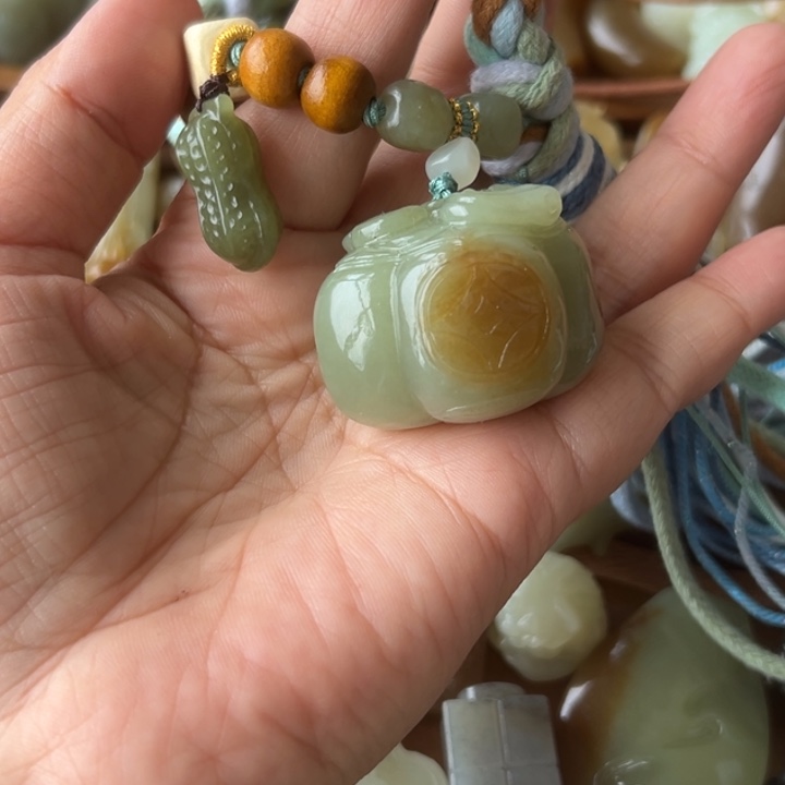 颈饰未镶嵌和田玉V*V