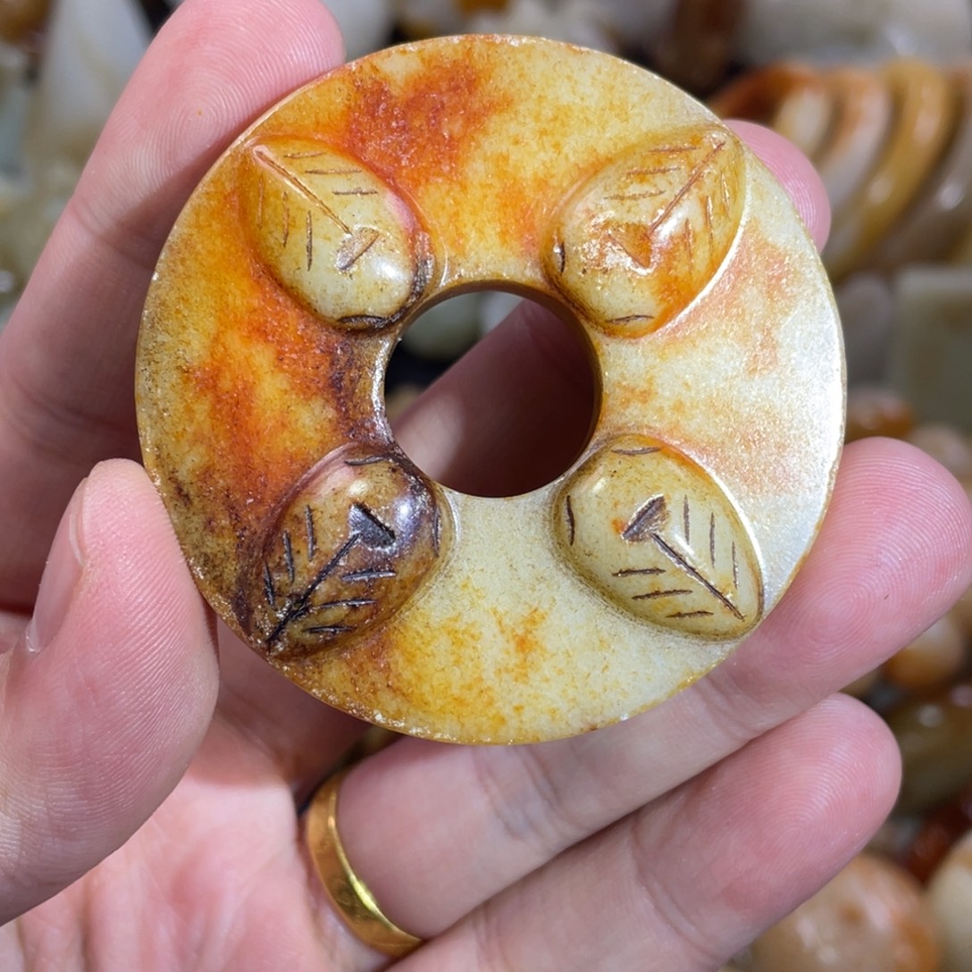 和田玉未镶嵌把件