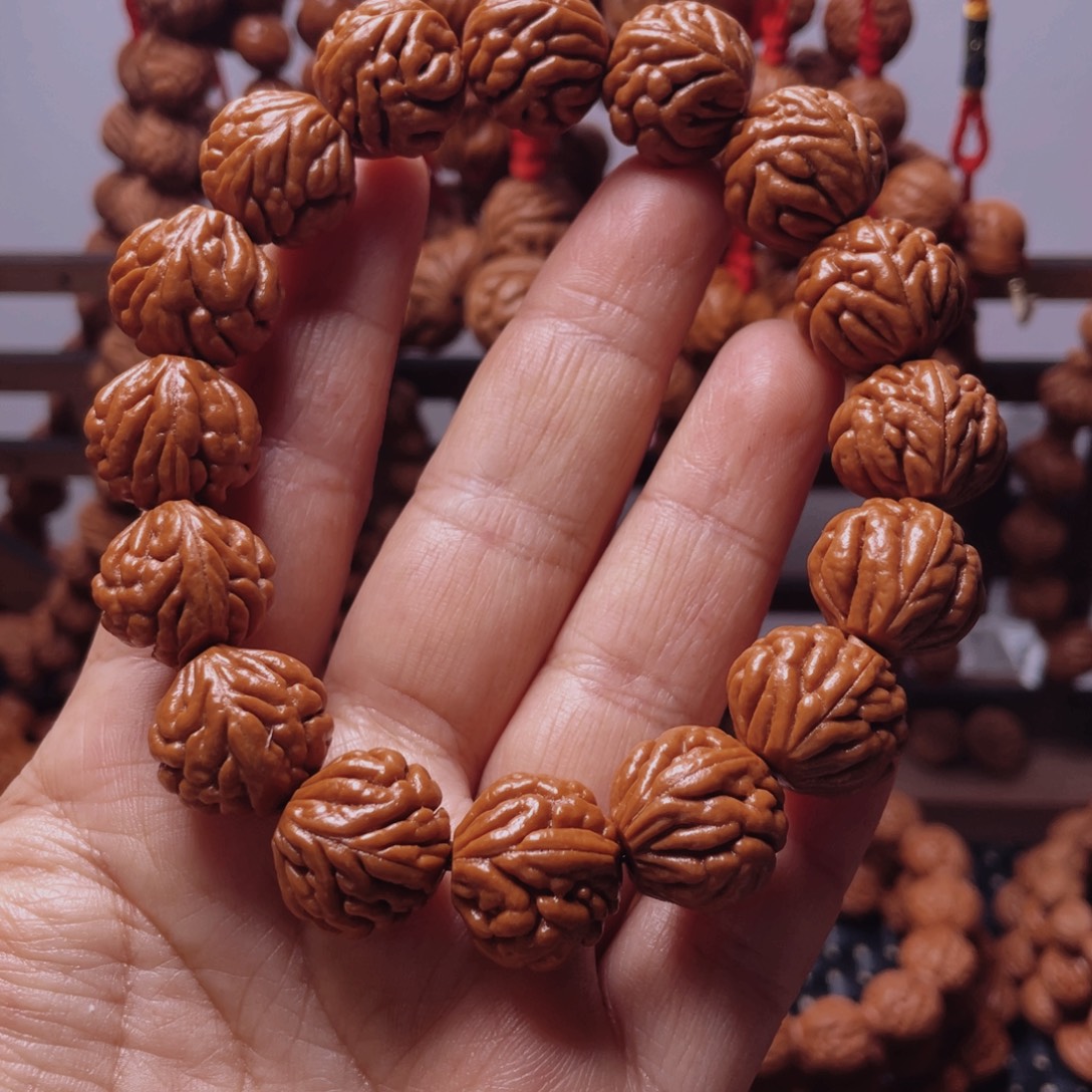 木质类龙纹桃枭手串