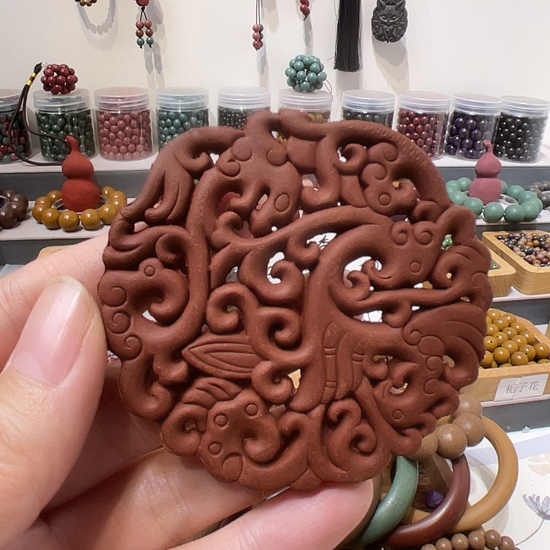 老***）泥塑赤龙镂空背云牌牌