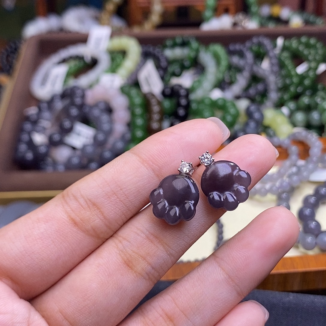 和田玉未镶嵌颈饰浓烟紫猫爪耳钉银