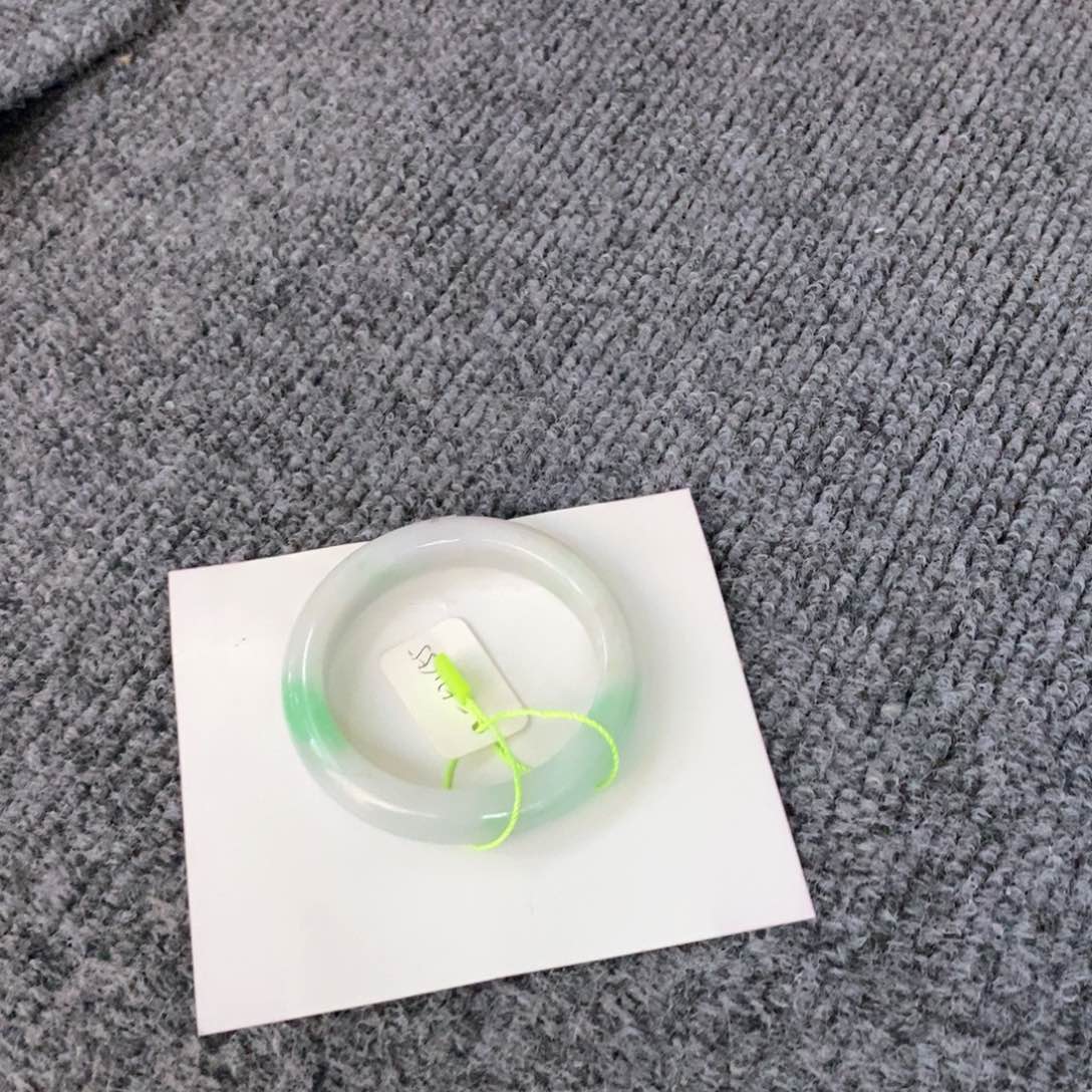 翡翠手镯未镶嵌亦*55圈口