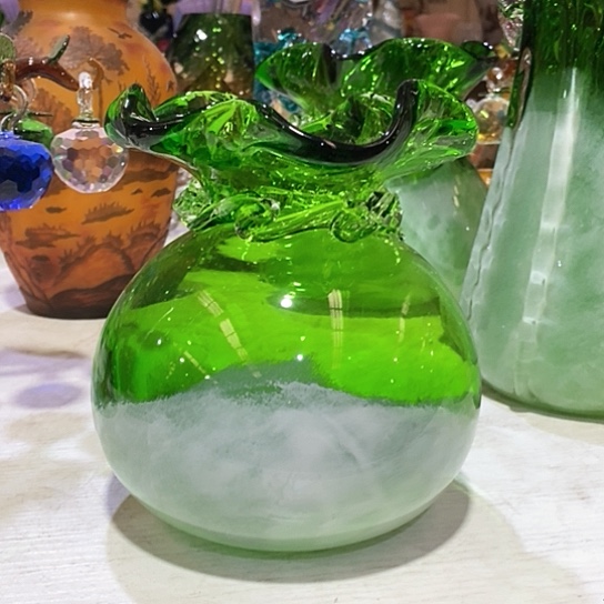 琉璃花瓶高19厘米口径6厘米