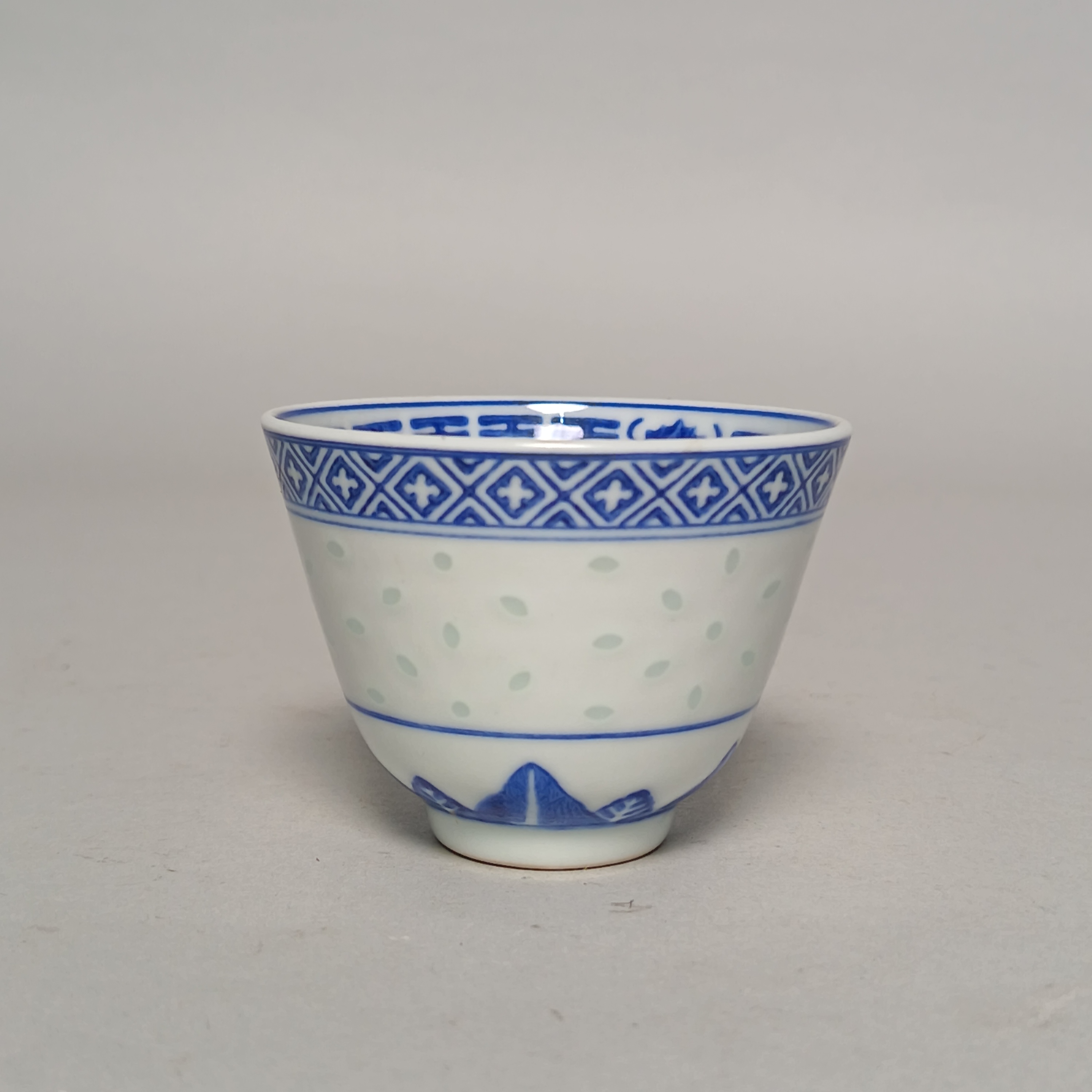 【010011183】近现代 青花玲珑瓷杯