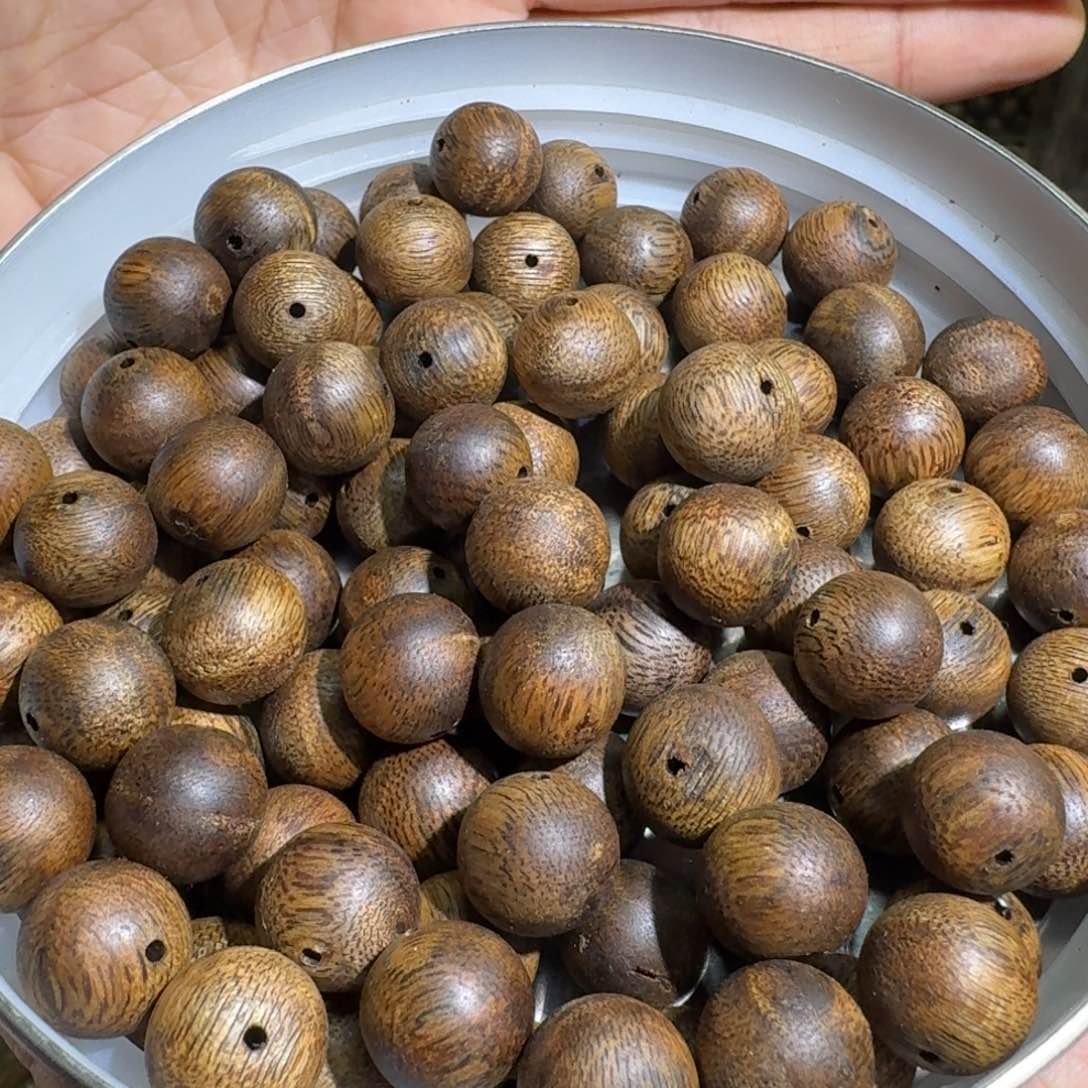 沉香沉香碎屑軍**行海南乌身老料1.147.7克料子