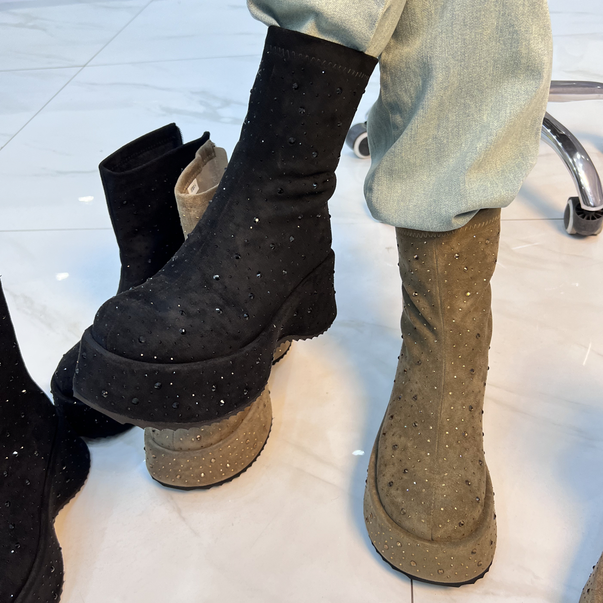 007-13新款带钻超轻白搭时尚舒服女鞋