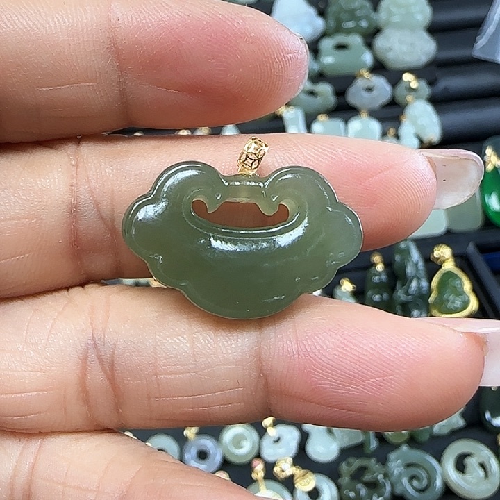 和田玉吊坠(不含链)18K金镶嵌
