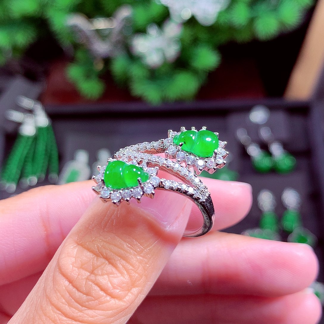 颈饰未镶嵌翡翠天然