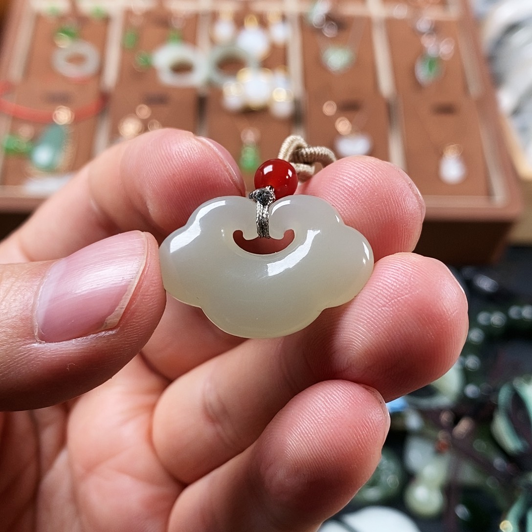 和田玉颈饰未镶嵌