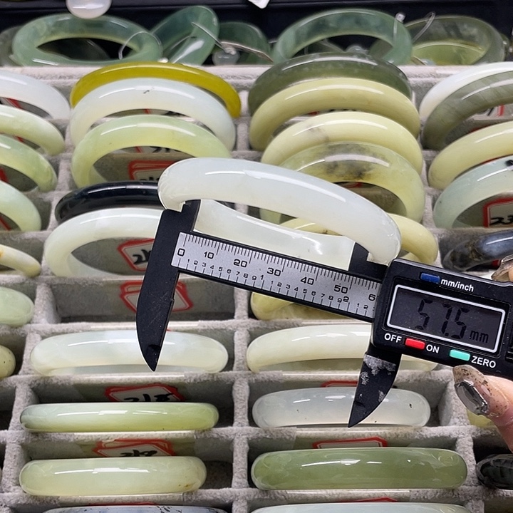 蛇纹石玉未镶嵌手镯216