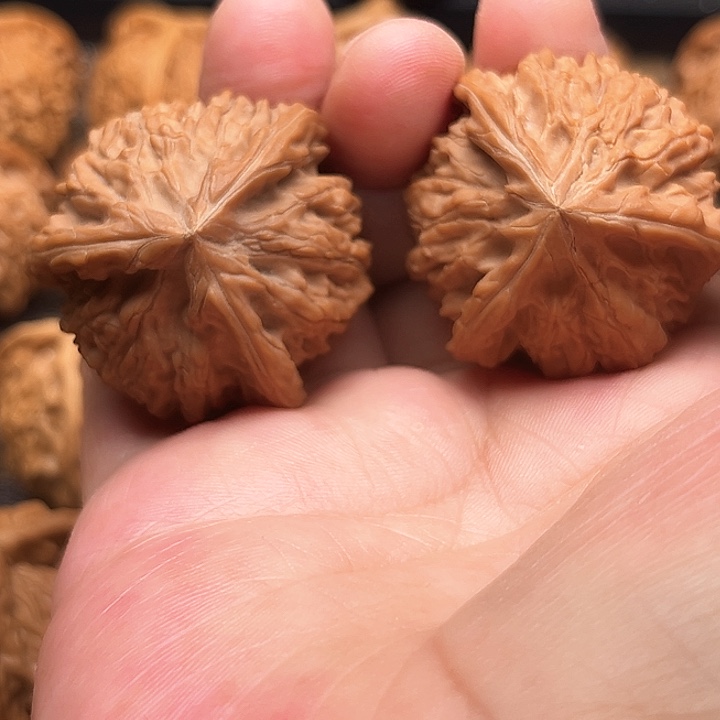 文玩核桃吊坠低****王The first 