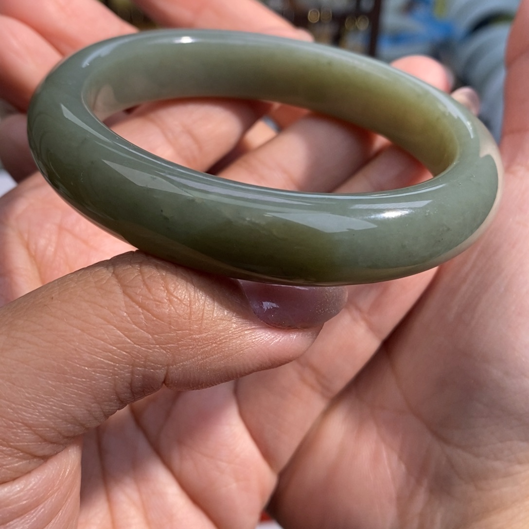 和田玉未镶嵌手镯