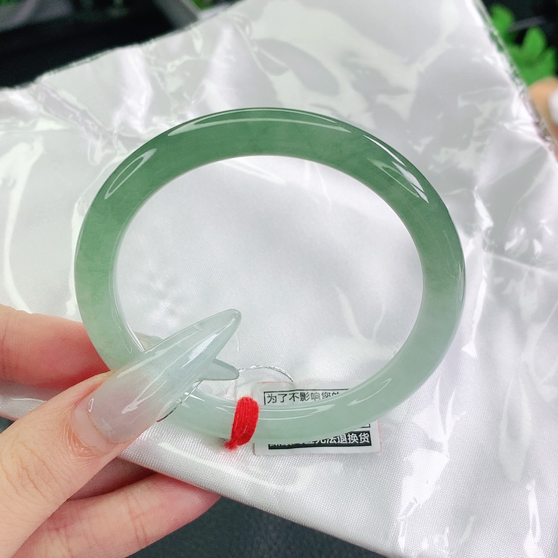翡翠手镯未镶嵌53圈