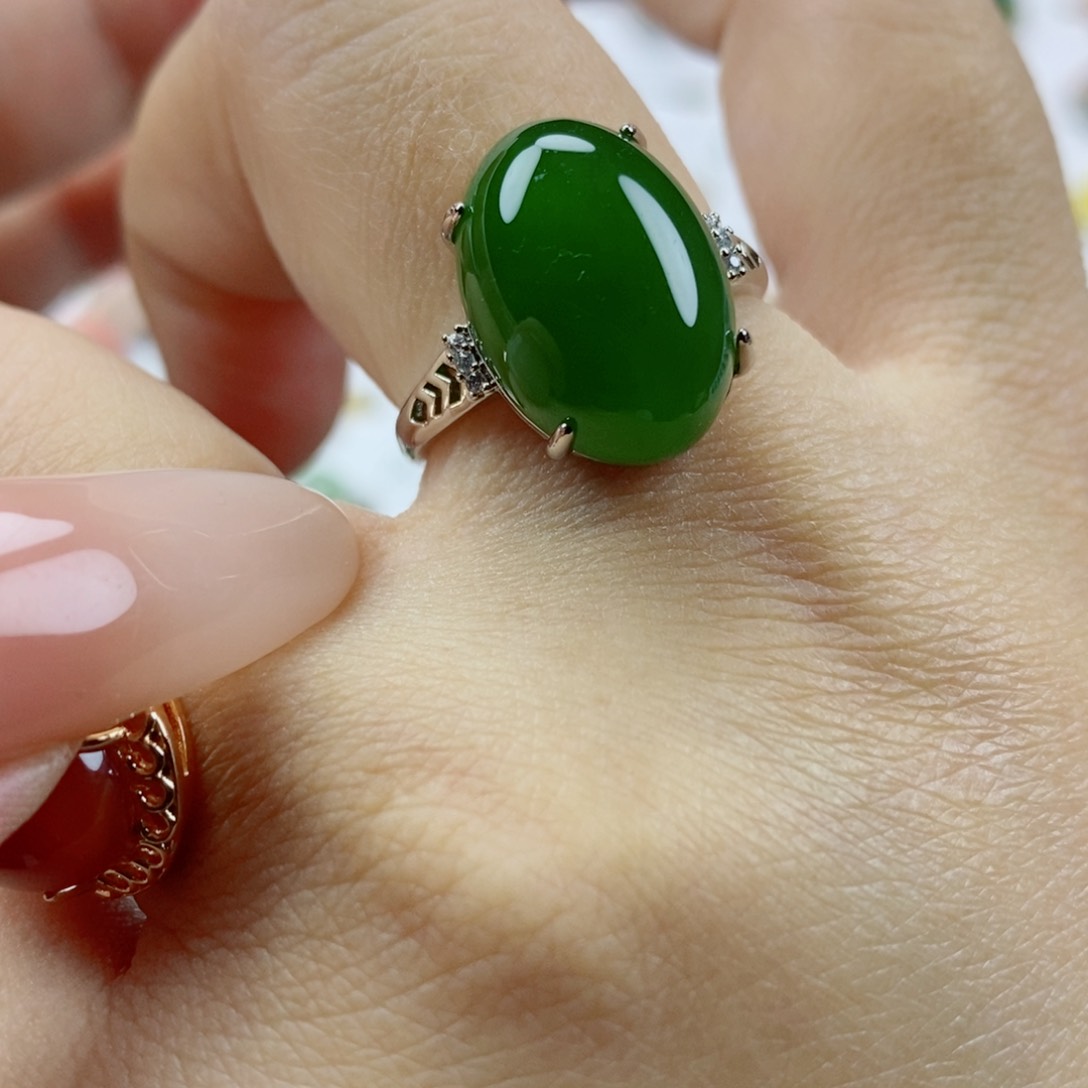 未镶嵌戒指和田玉（碧玉）