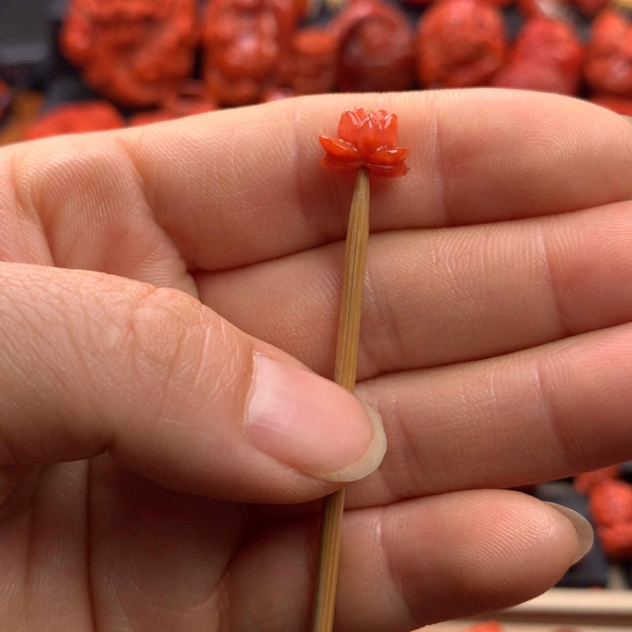 【闪购商品】南红玛瑙莲花背云10+mm未镶嵌
