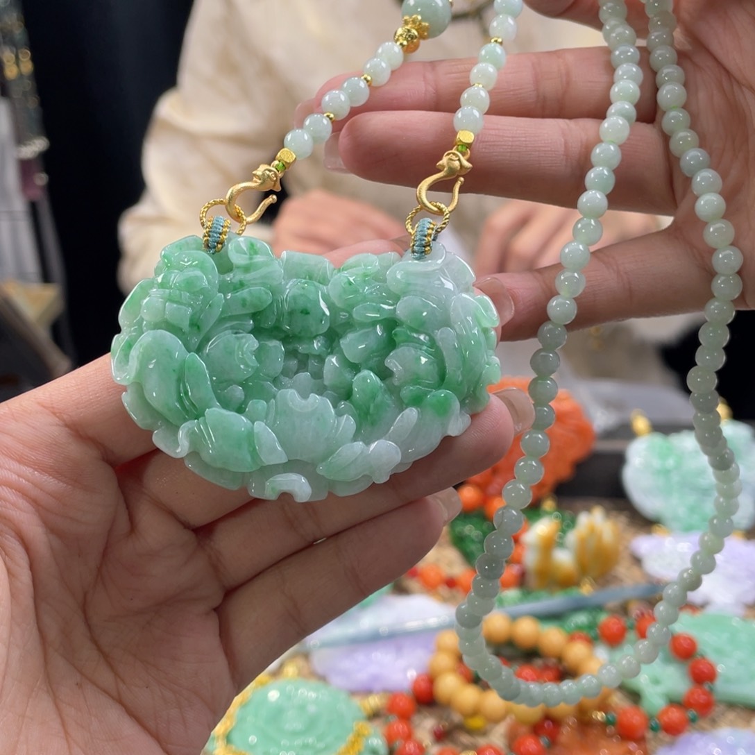 翡翠颈饰未镶嵌代编织