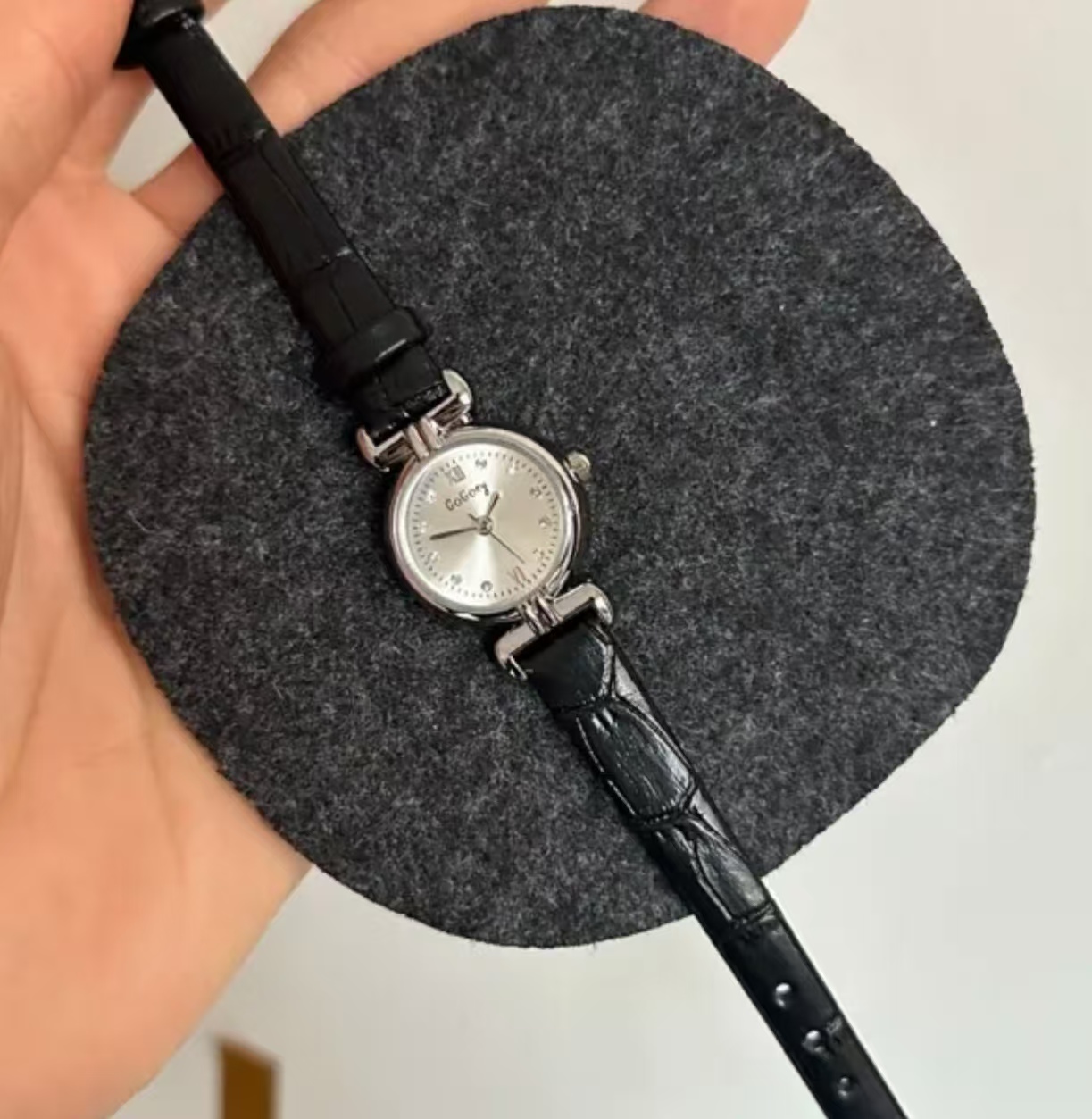 小香风格英伦复古学生女士石英表精致小巧高级感