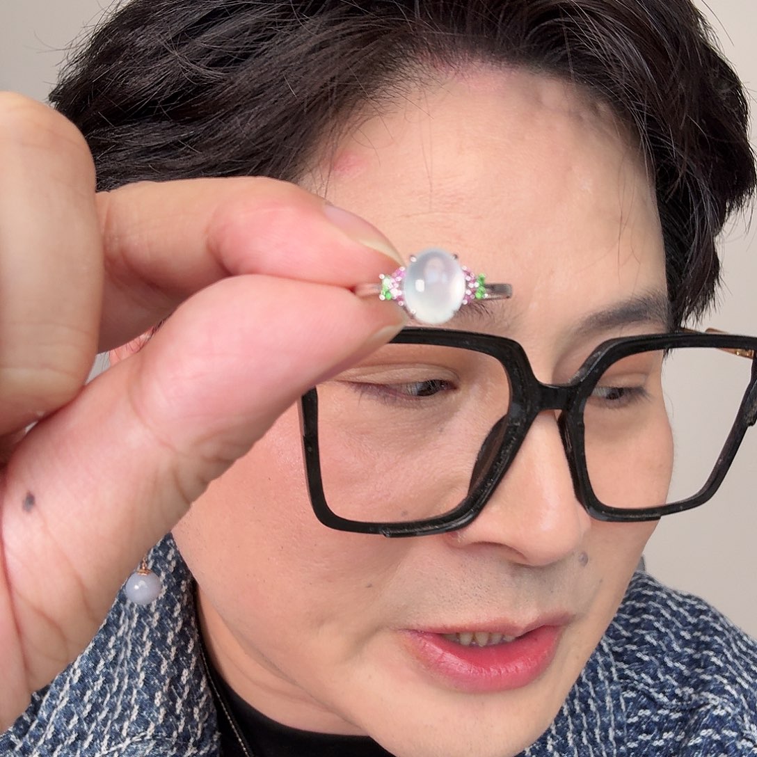 翡翠18K金镶嵌颈饰一件