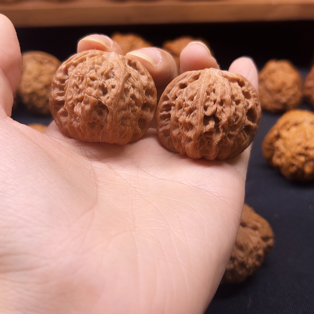 核桃把件山地正磨40全品红皮