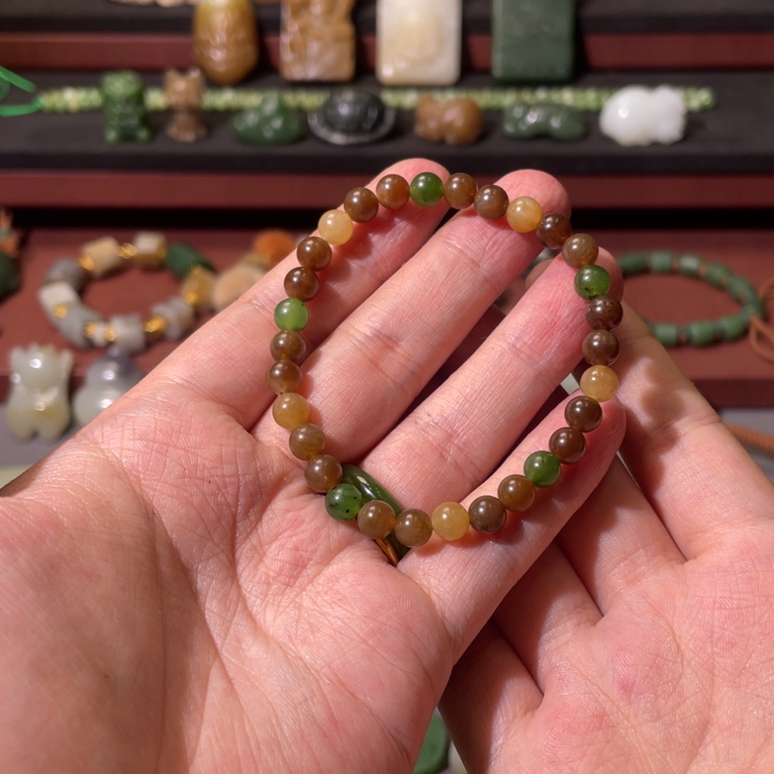 肌***男和田玉未镶嵌颈饰