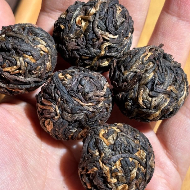 【缅甸-大叶种古树晒红龙珠】2025年古树红茶龙珠