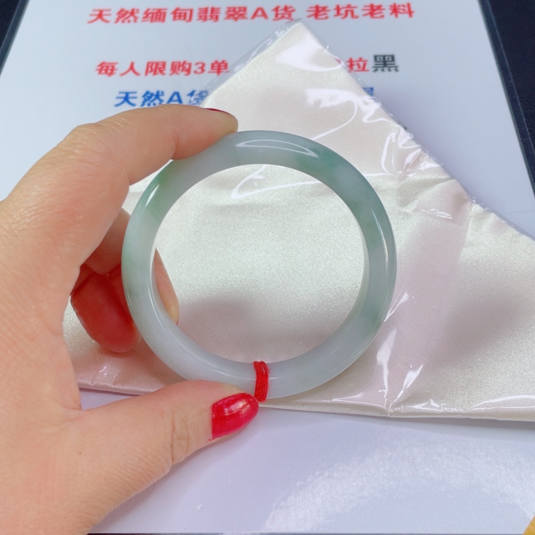 翡翠手镯未镶嵌芬*姐