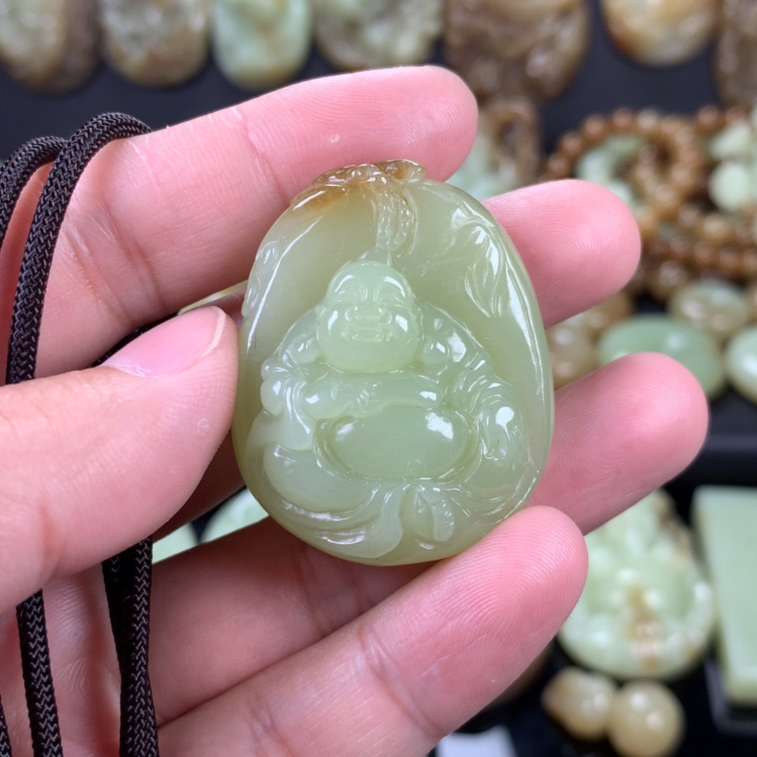 小***头和田玉未镶嵌颈饰