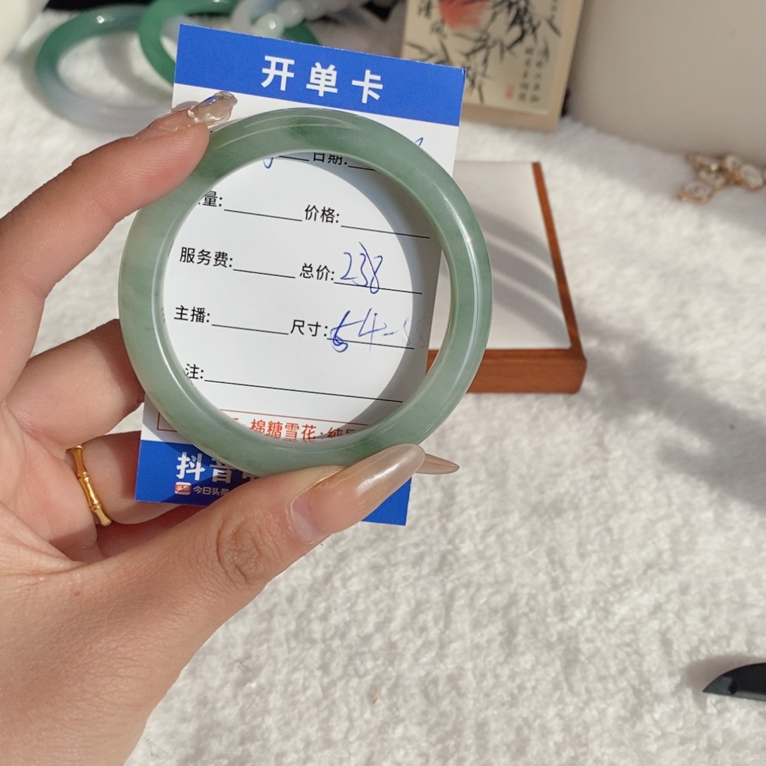 石英质玉手镯未镶嵌