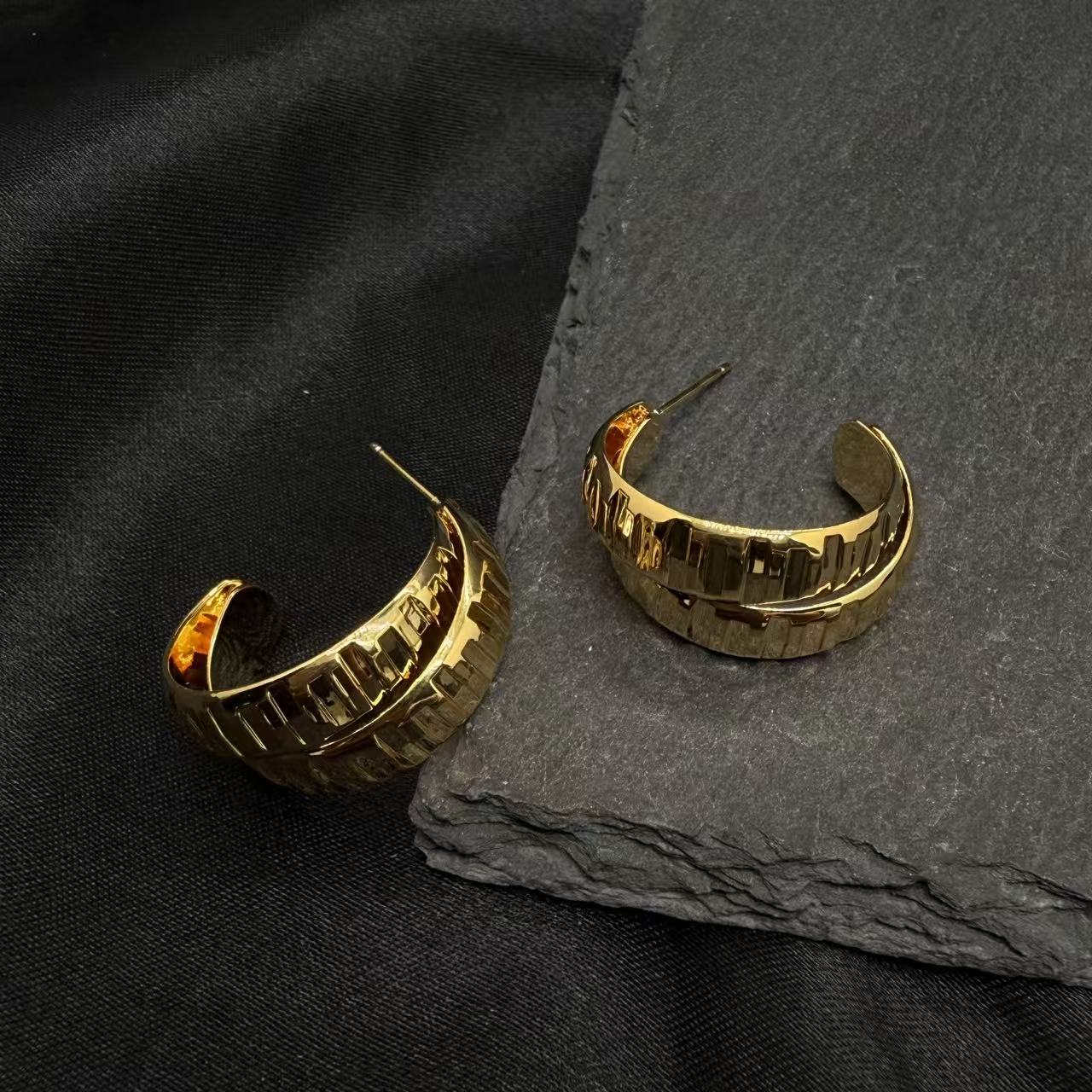 铜合金耳饰 0716 Acc-E79轻奢时尚欧美高级感金色双股亮面耳饰