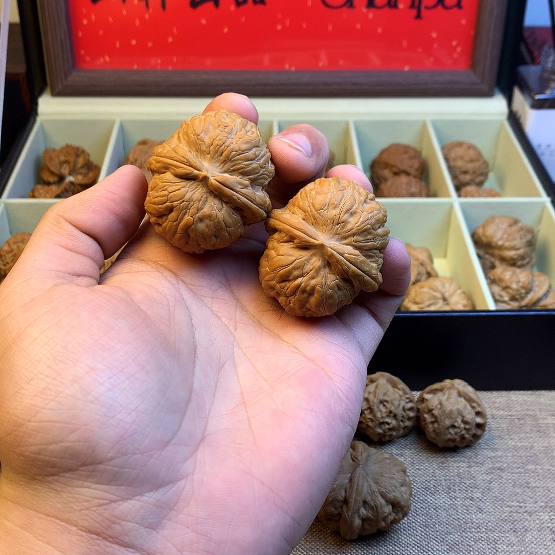 D***e吊坠文玩核桃12223