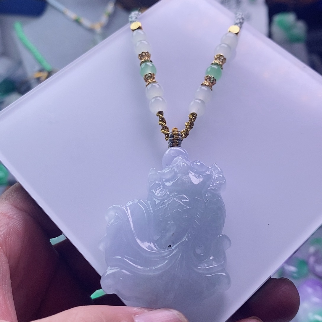 翡翠未镶嵌吊坠(赠链)