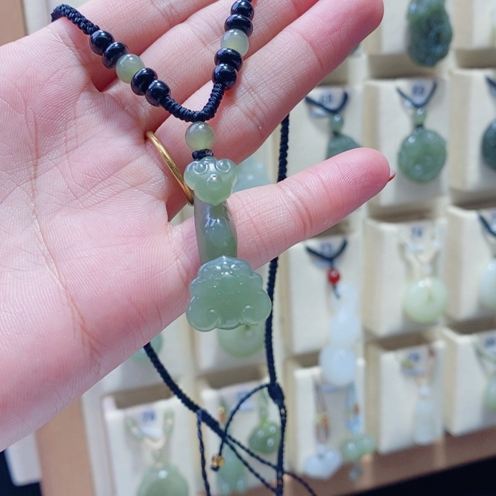 阑***厢和田玉未镶嵌颈饰