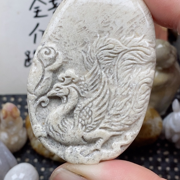 颈饰未镶嵌硅化珊瑚（珊瑚玉）有瑕