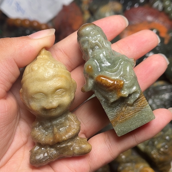 未镶嵌岫岩河磨玉（透闪石质玉）挂件