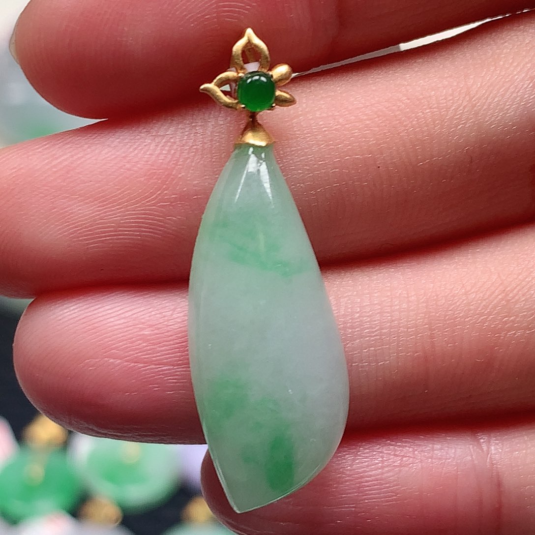 颈饰18K金镶嵌翡翠翡翠吊坠