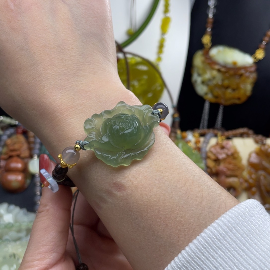 未镶嵌蛇纹石玉颈饰