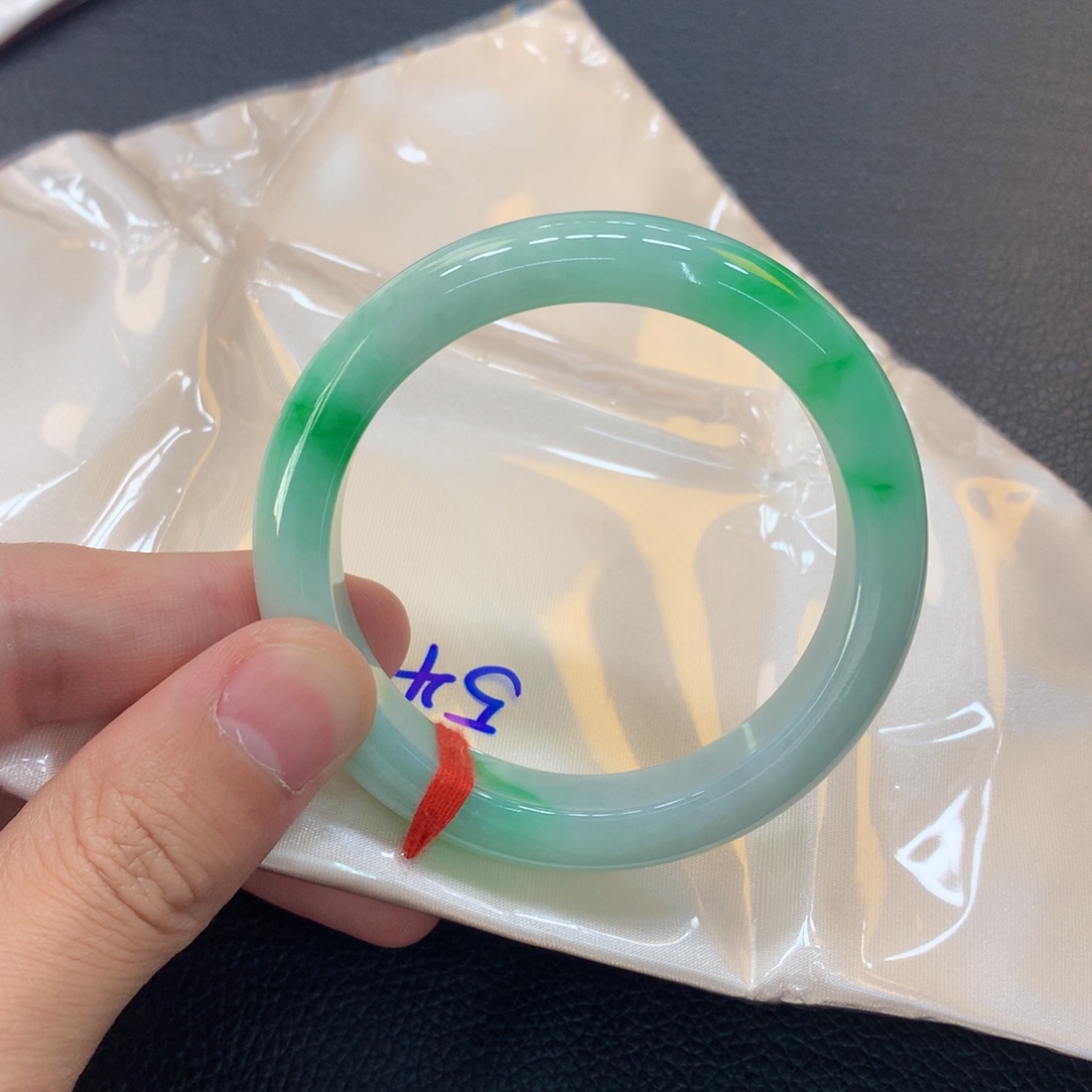 翡翠未镶嵌手镯翡翠