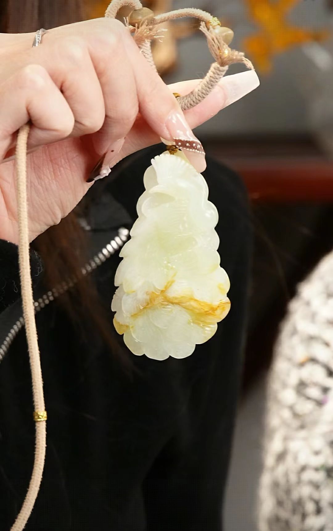 岫玉纯手工雕刻孔雀吊坠