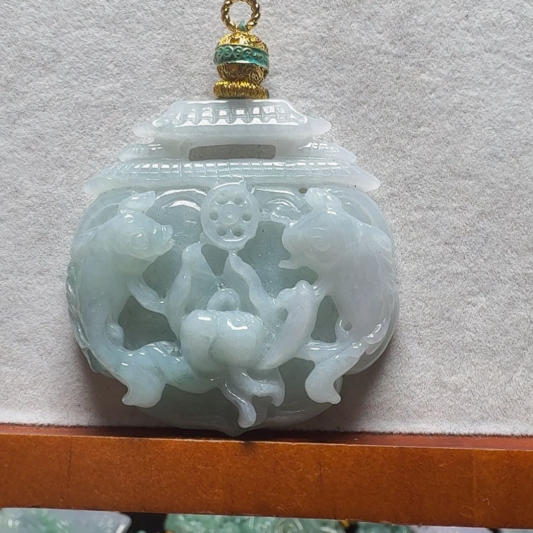 吊坠(赠链)未镶嵌翡翠