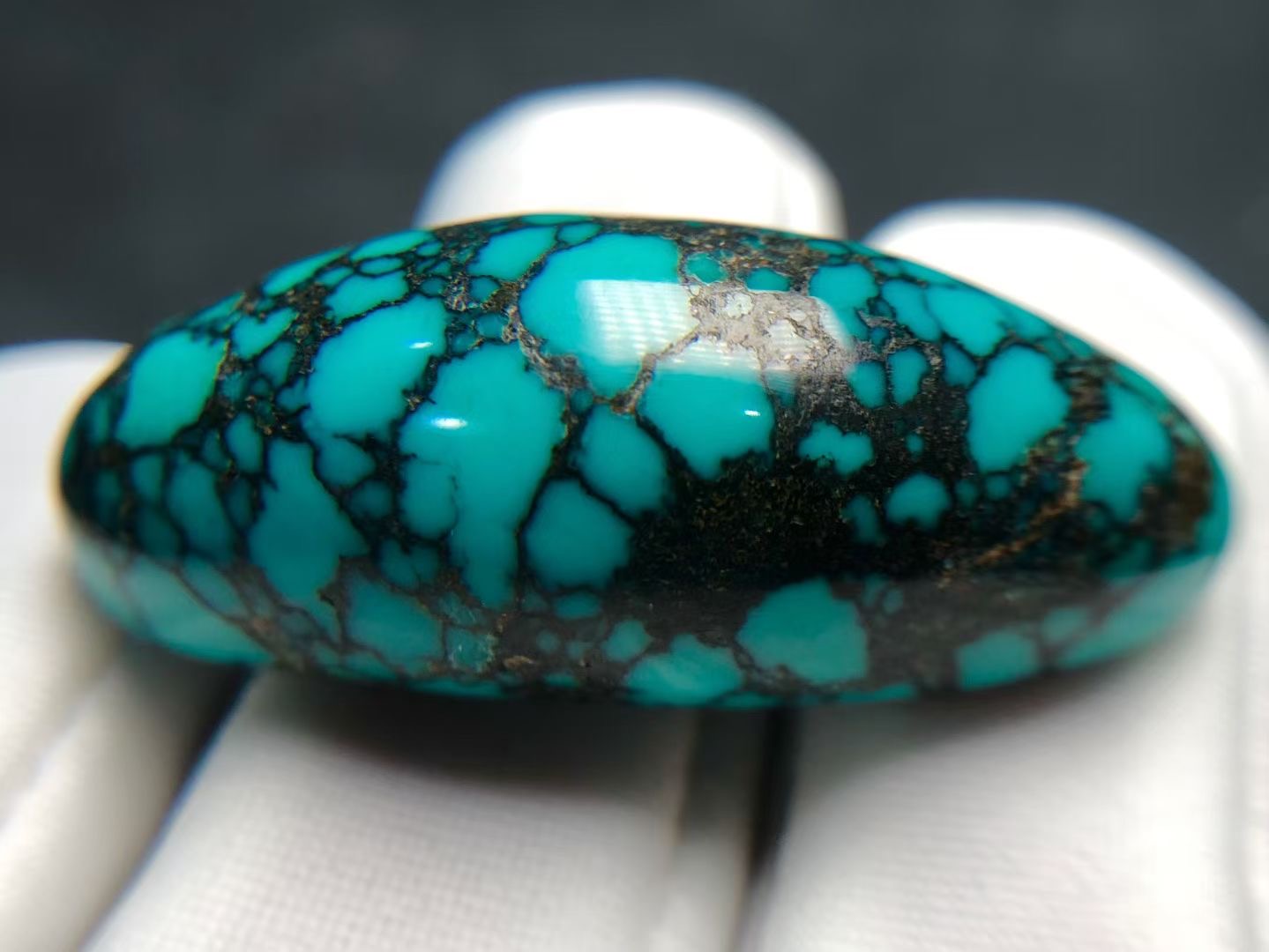 瓷釉级蓝料花子绿松石月牙吊坠，云盖寺料，无水无油，瓷色好